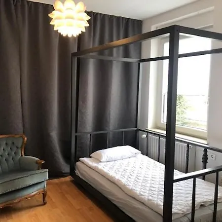 B - Sunny Business With Roof-top Terrace For 2-4 Guests