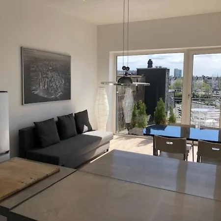 B - Sunny Business With Roof-top Terrace For 2-4 Guests *