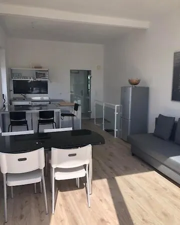 B - Sunny Business With Roof-top Terrace For 2-4 Guests Apartment *