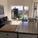 B - Sunny Business With Roof-top Terrace For 2-4 Guests Apartamento *
