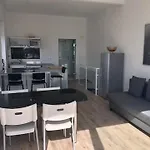 B - Sunny Business With Roof-top Terrace For 2-4 Guests Apartamento *
