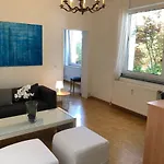 B - Sunny Business With Roof-top Terrace For 2-4 Guests Apartamento