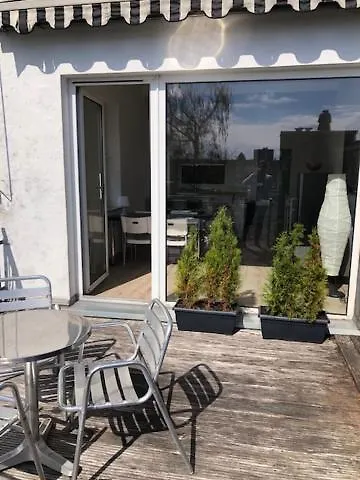B - Sunny Business With Roof-top Terrace For 2-4 Guests