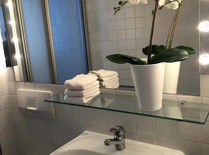 B - Sunny Business With Roof-top Terrace For 2-4 Guests 杜塞尔多夫