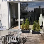 B - Sunny Business With Roof-top Terrace For 2-4 Guests