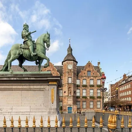 B - Sunny Business With Roof-top Terrace For 2-4 Guests Daire *