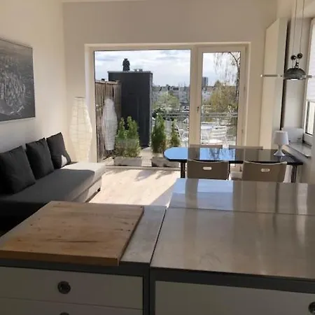 B - Sunny Business With Roof-top Terrace For 2-4 Guests Appartement *