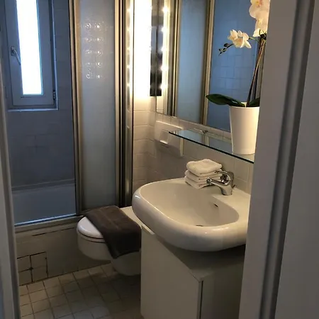 B - Sunny Business With Roof-top Terrace For 2-4 Guests Διαμέρισμα *