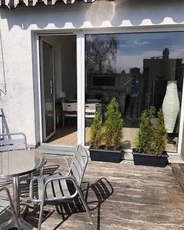 B - Sunny Business With Roof-top Terrace For 2-4 Guests
