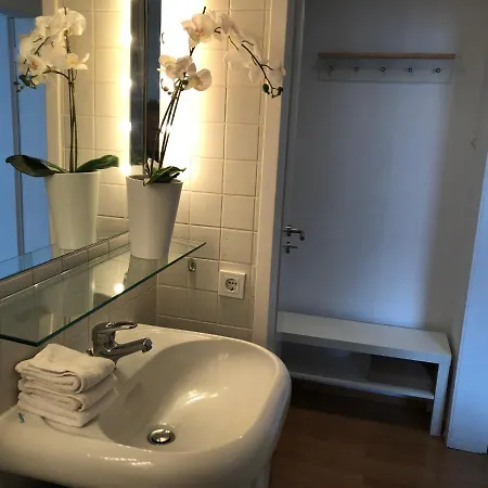 B - Sunny Business With Roof-top Terrace For 2-4 Guests Düsseldorf