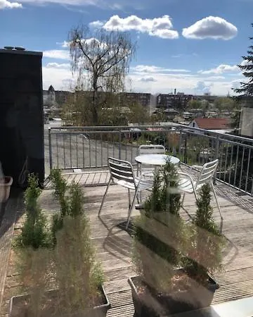 B - Sunny Business With Roof-top Terrace For 2-4 Guests