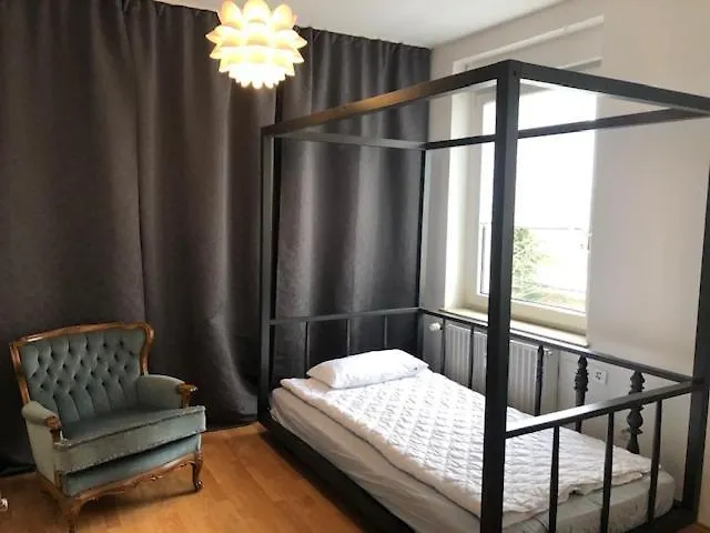 B - Sunny Business With Roof-top Terrace For 2-4 Guests