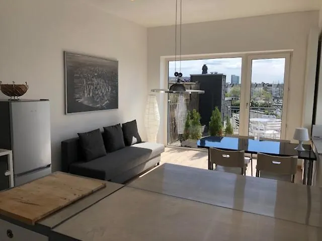 B - Sunny Business With Roof-top Terrace For 2-4 Guests *