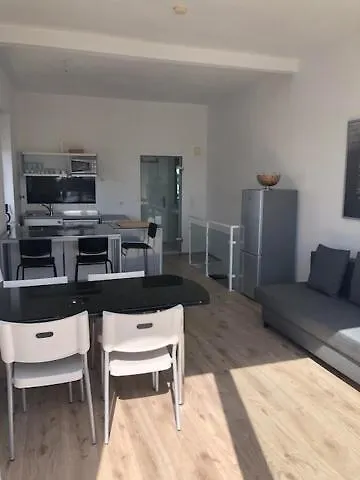 B - Sunny Business With Roof-top Terrace For 2-4 Guests Διαμέρισμα *